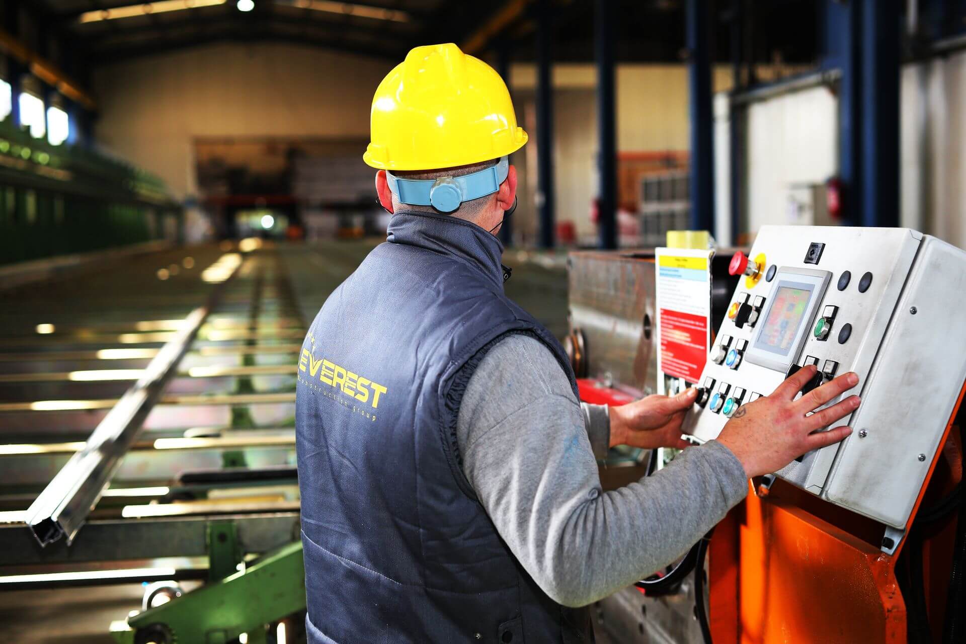 Everest-Construction-Group-Working-process-inside-our-company-Working